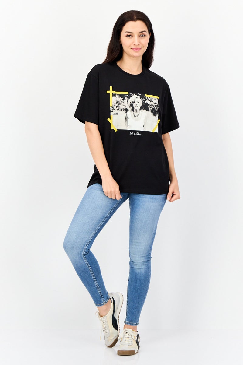 Marlyn Monroe تي شيرت نسائي بأكمام قصيرة وياقة دائرية، مطبوع برسومات، أسود - Image 4